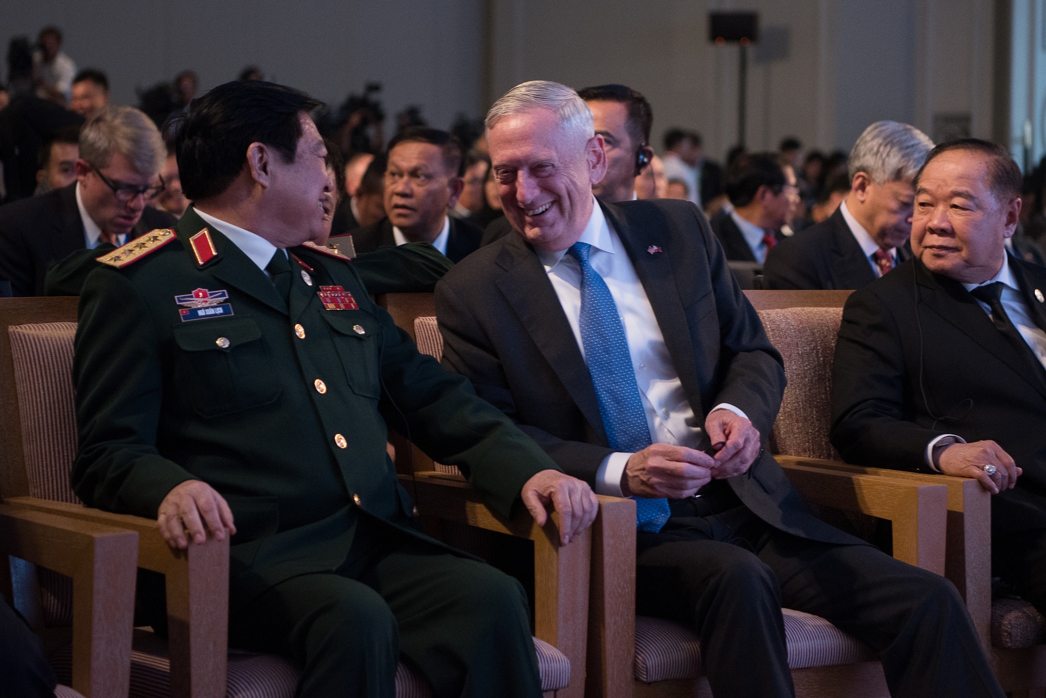 Đại tướng Ngô Xuân Lịch gặp bộ trưởng Jim Mattis ảnh 2 Dai tuong Ngo Xuan Lich gap bo truong Jim Mattis anh 2