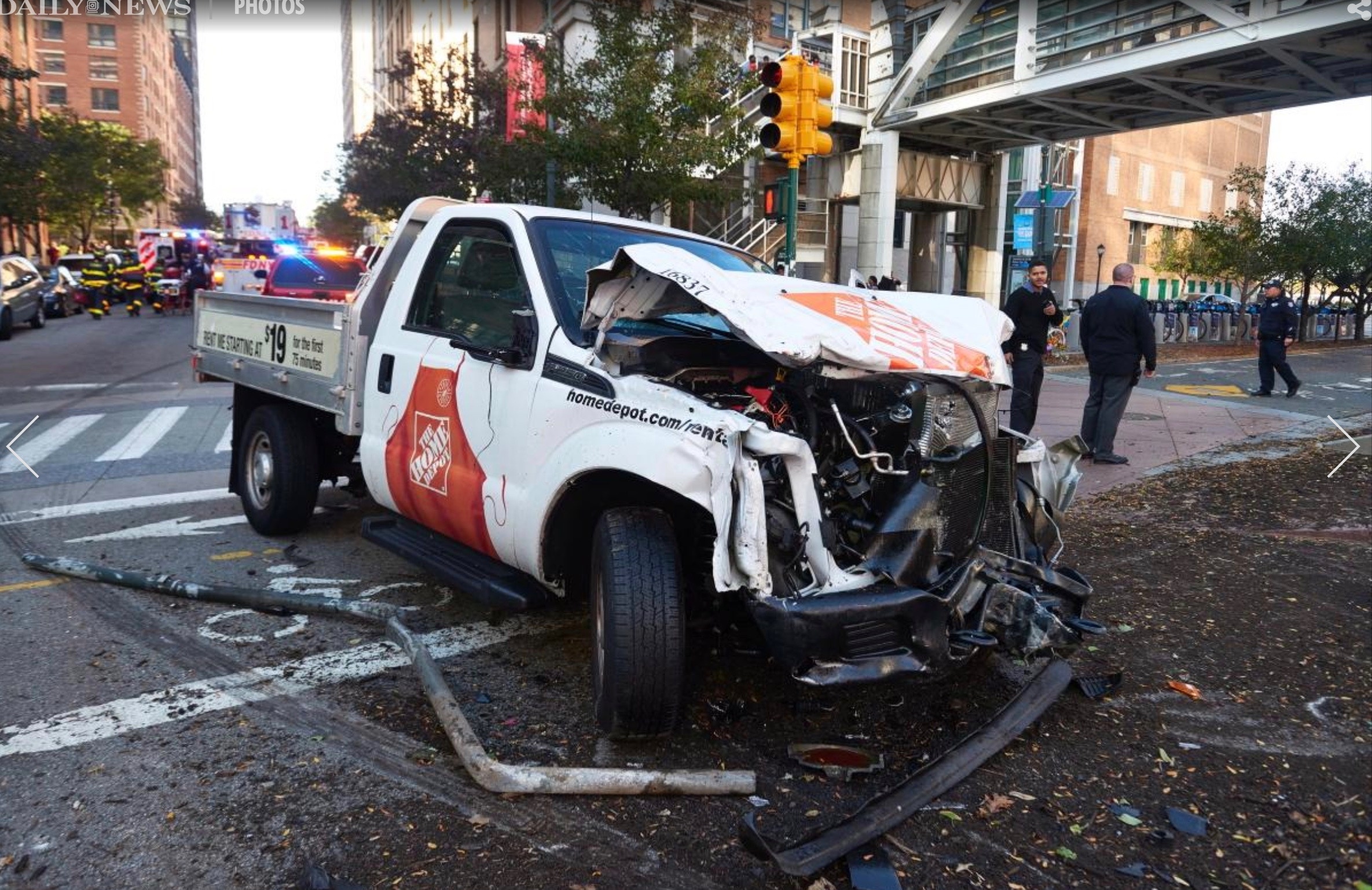 Halloween 'dam mau' giua New York: Xe dien khung bo lam 8 nguoi chet hinh anh