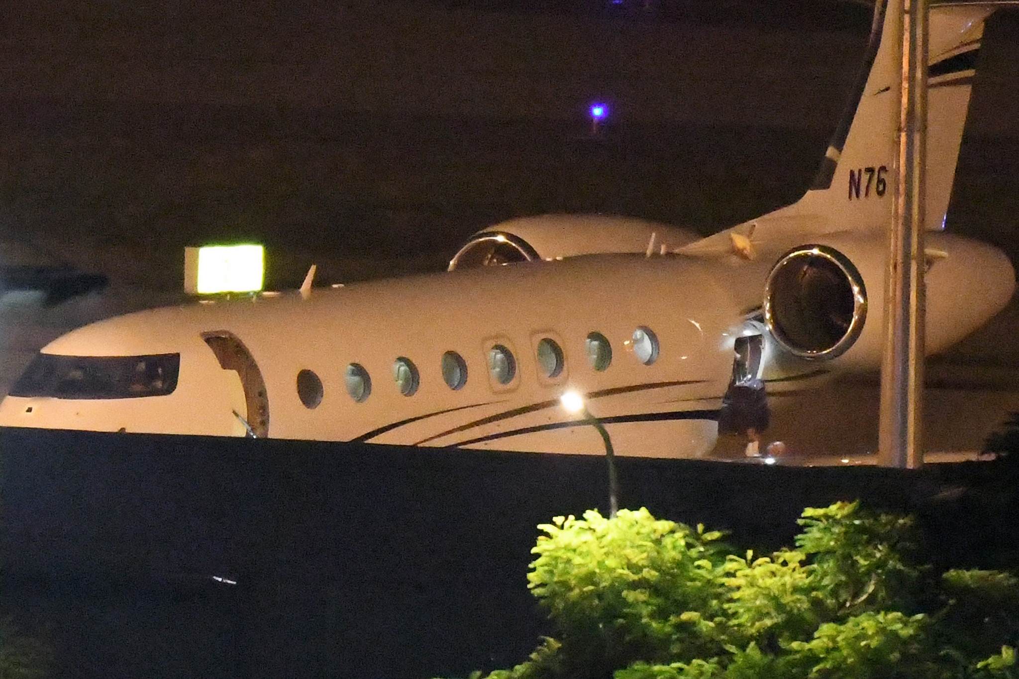 May bay dang ky cua Wal-mart ha canh o Da Nang hinh anh