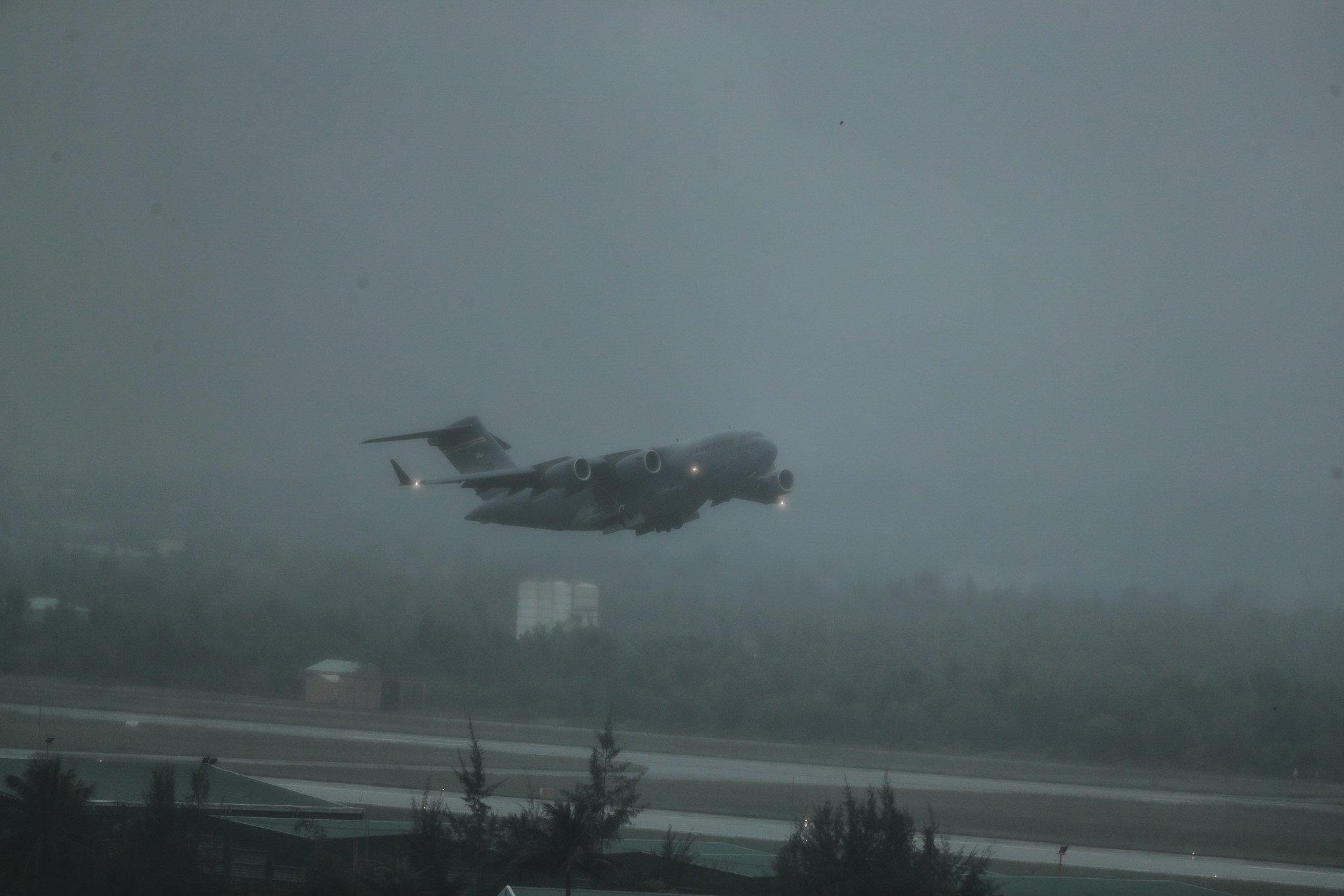 May bay C17 dap Da Nang anh 6