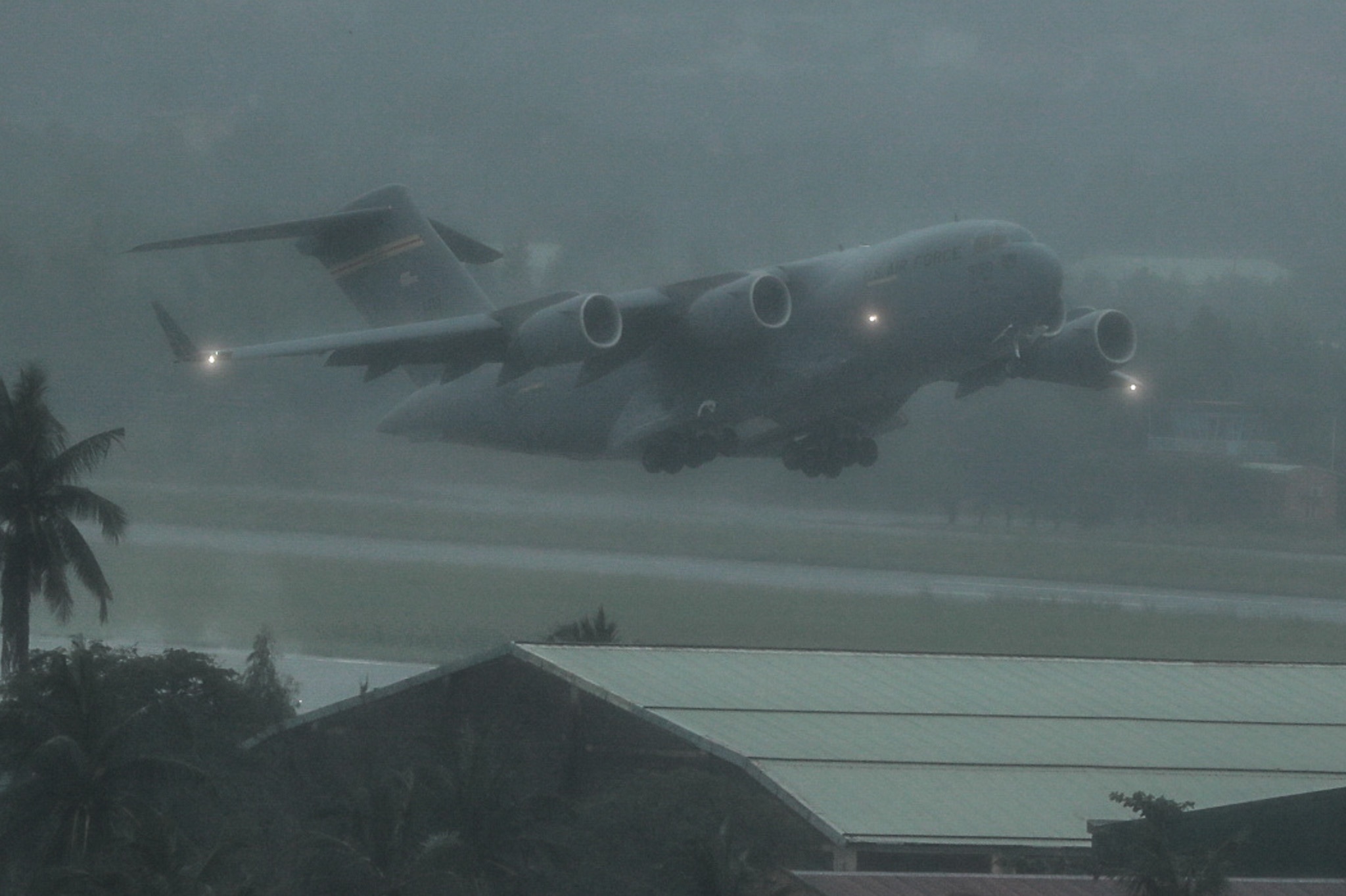 May bay C17 dap Da Nang anh 5