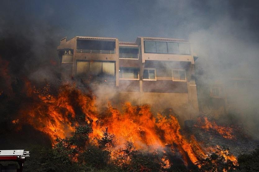 Chay rung hoanh hanh California, hang chuc nghin dan so tan hinh anh