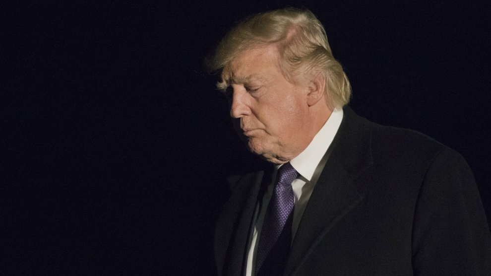 Ba phu nu to bi Trump quay roi, doi dieu tra tong thong hinh anh