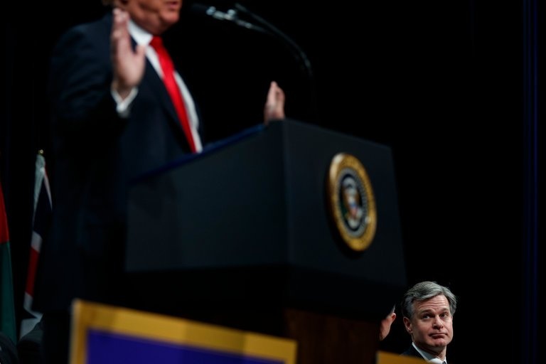 ghe nong cua giam doc FBI anh 1