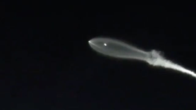 Ten lua Falcon 9 roi be phong, dua ve tinh vao quy dao hinh anh