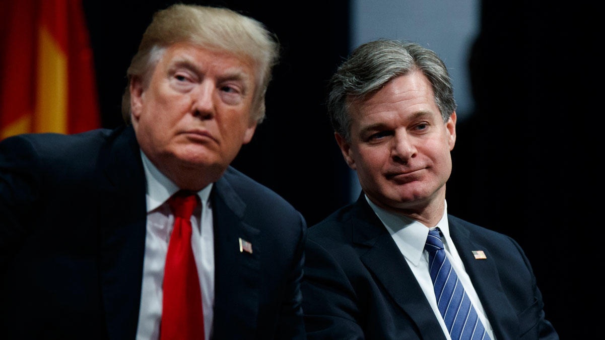 'Ghe nong' cua giam doc FBI va no luc doi pho voi Trump hinh anh