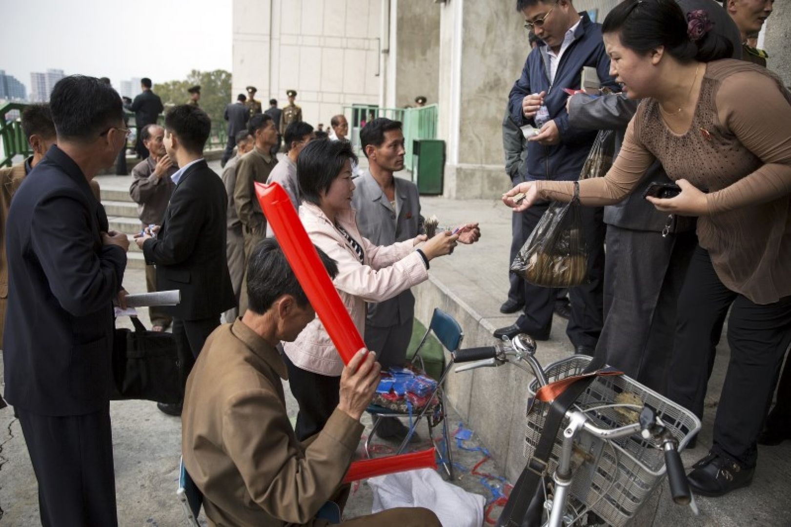 Cuoc doi 'len voi xuong cho' cua nghe buon lau o Trieu Tien hinh anh