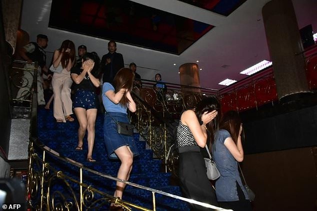 Canh sat Thai 'nhan massage' de bao ke mai dam hinh anh