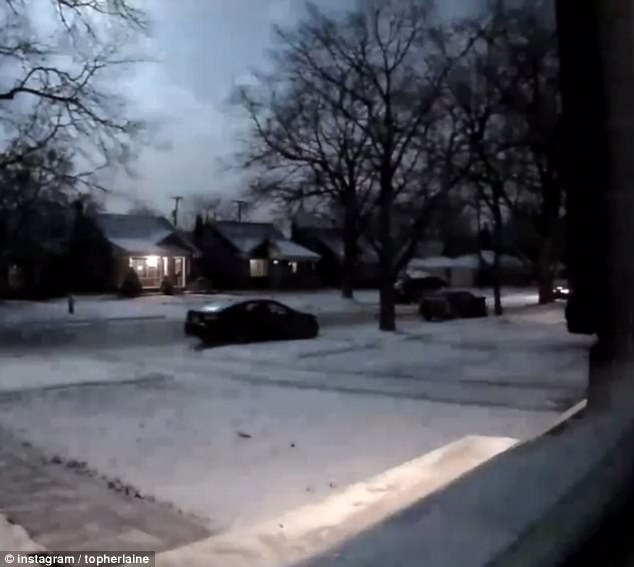 Khoanh khac thien thach roi o Detroit, My hinh anh