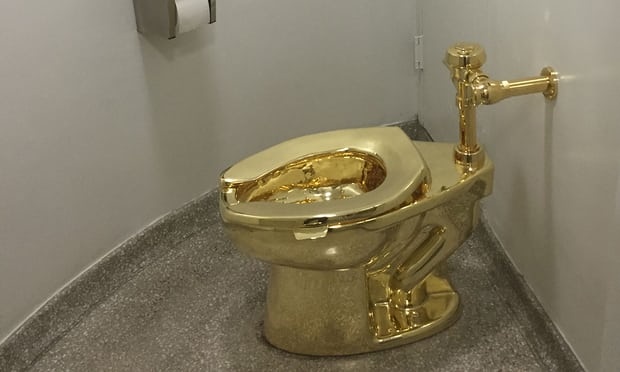 Nha Trang de nghi tranh Van Gogh, bao tang cho muon toilet bang vang hinh anh