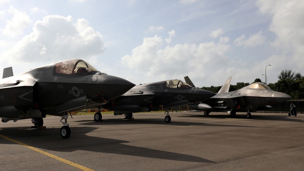 My Trung canh tranh ban vu khi anh 2