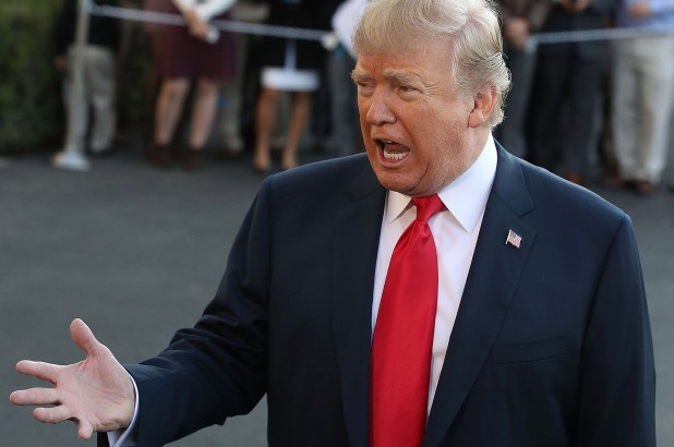 'Trump soc khi hay tin tro ly bao hanh vo cu' hinh anh