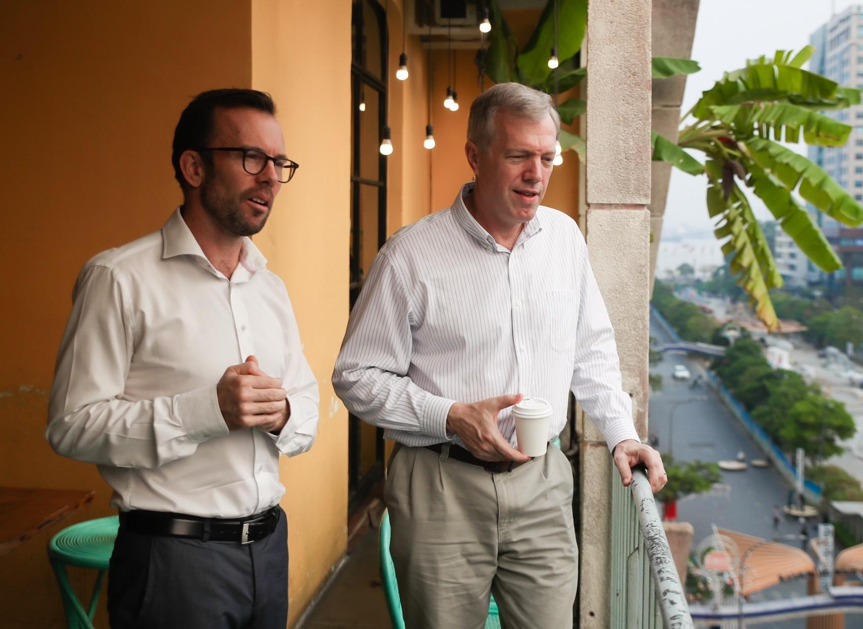 Ky niem 6 mua Tet Viet cua 2 cuu dai su nuoc ngoai hinh anh