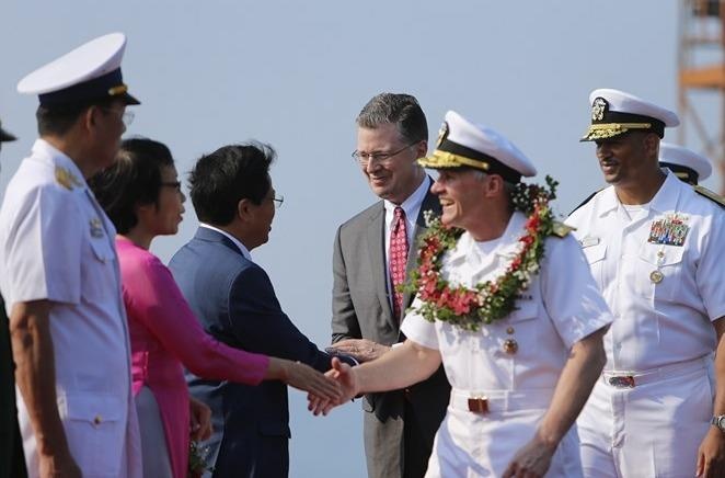 Chi huy tau san bay: 'Hom nay la mot ngay lich su' hinh anh