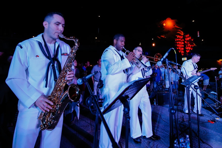 nguoi Da Nang xem ban nhac My bieu dien anh 1