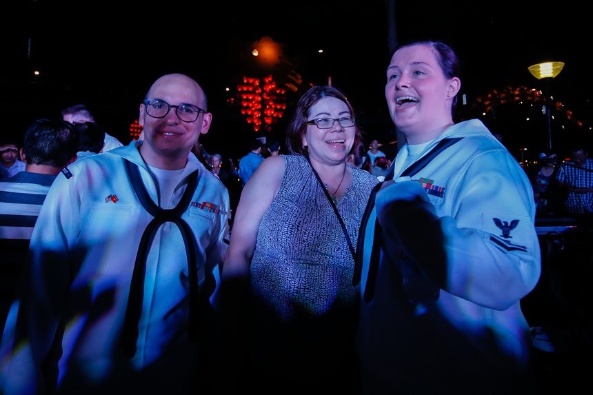 nguoi Da Nang xem ban nhac My bieu dien anh 4