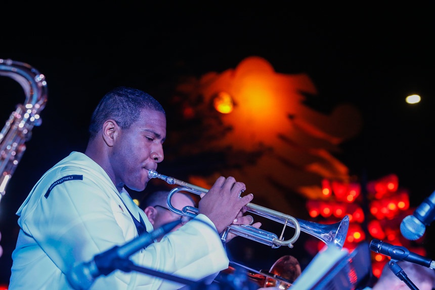 nguoi Da Nang xem ban nhac My bieu dien anh 6