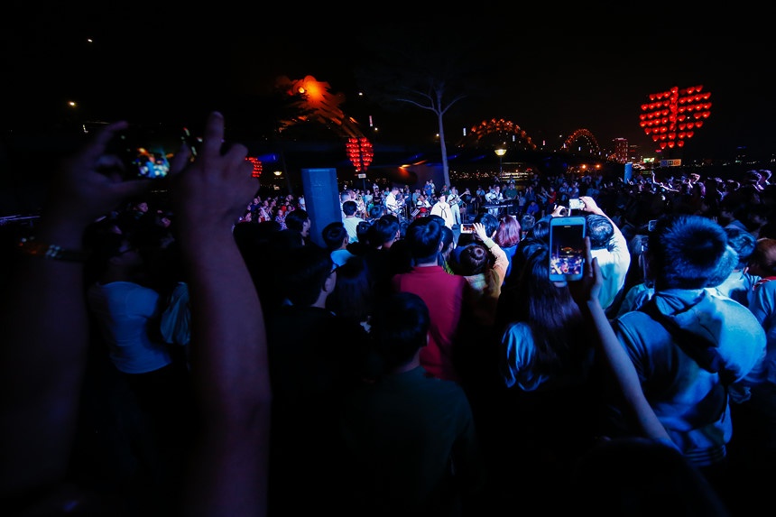 nguoi Da Nang xem ban nhac My bieu dien anh 9