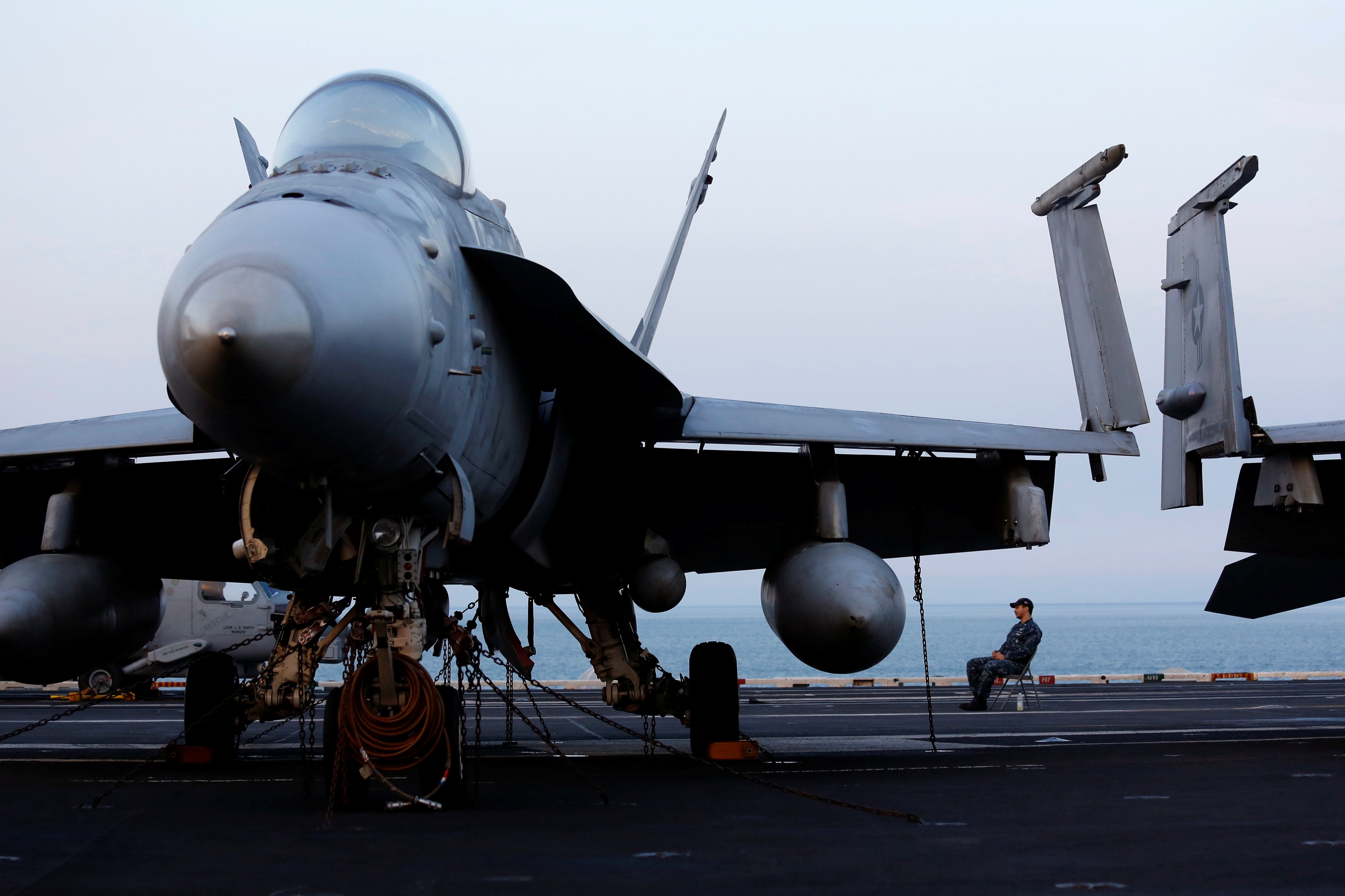 Tau san bay Carl Vinson toi VN: Khi Ham doi 3 va Ham doi 7 phoi hop hinh anh