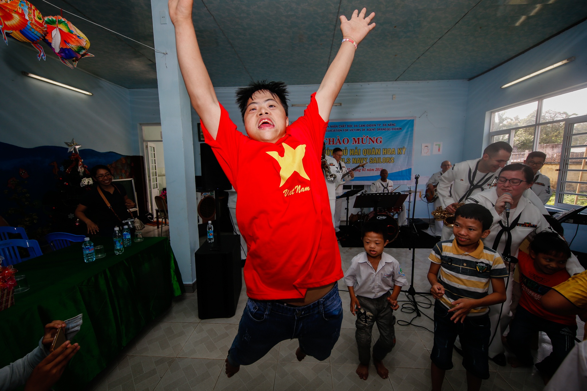 thuy thu My giao luu tre em chat doc da cam anh 3