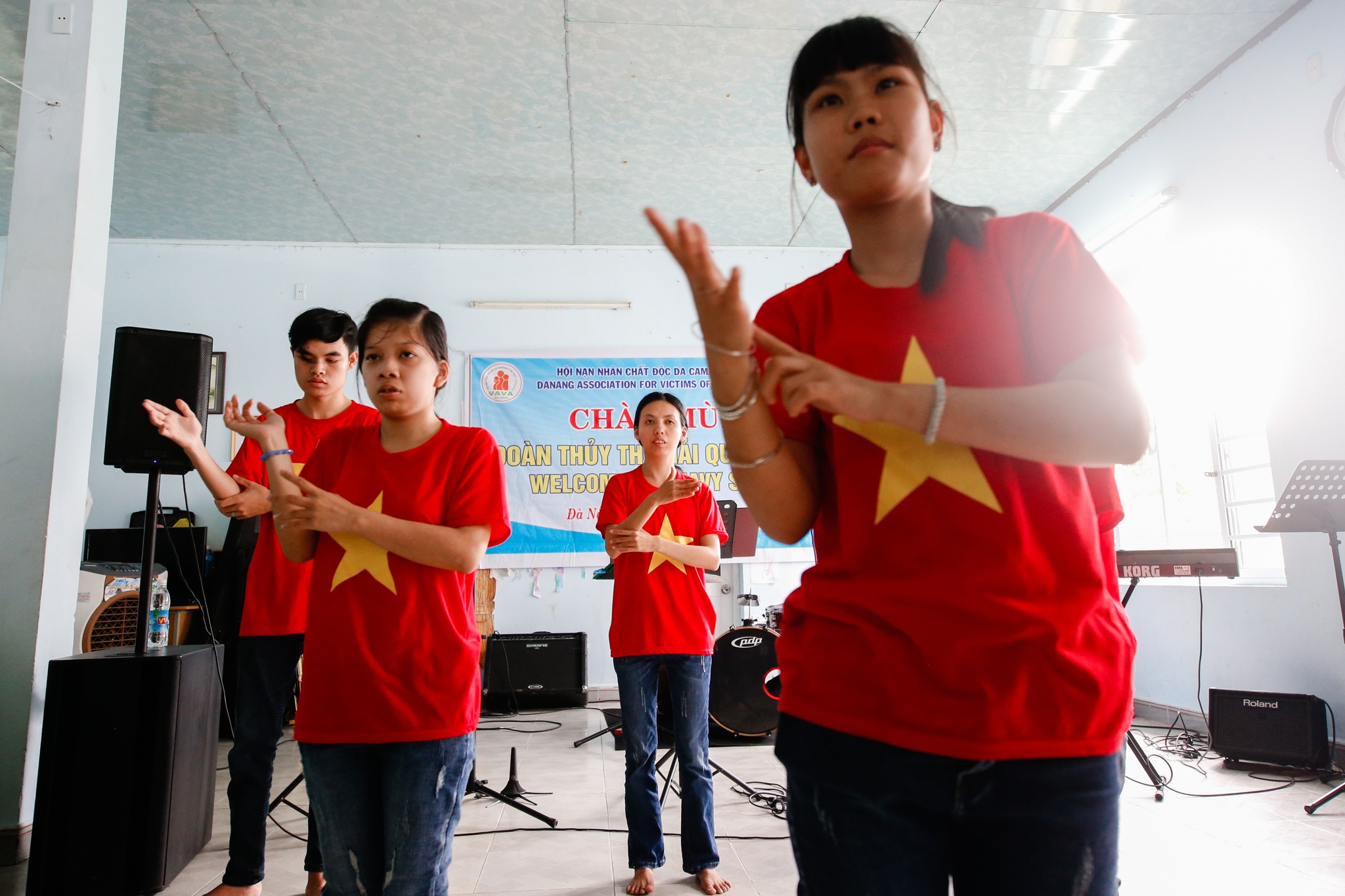 thuy thu My giao luu tre em chat doc da cam anh 9