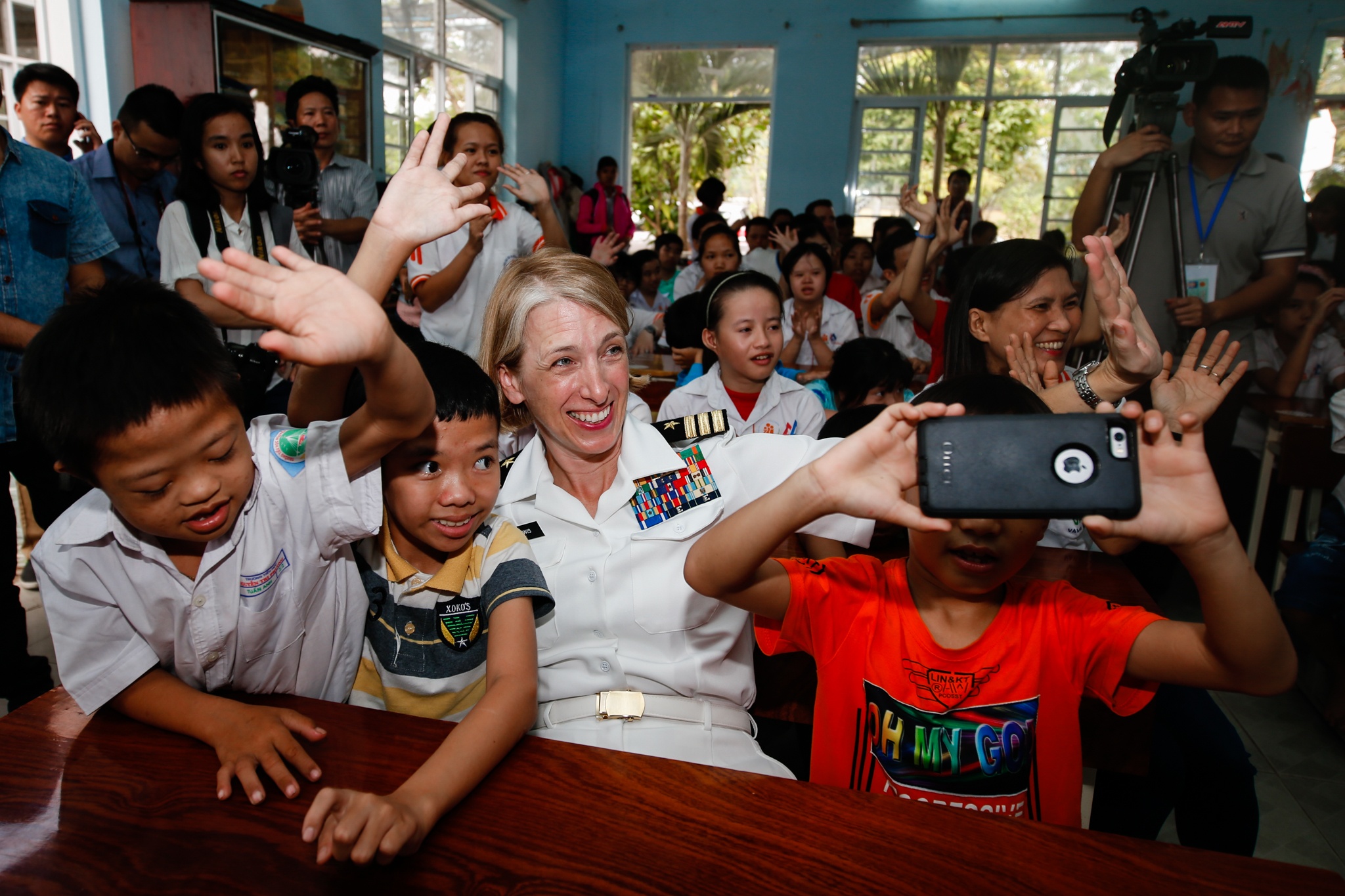 thuy thu My giao luu tre em chat doc da cam anh 4