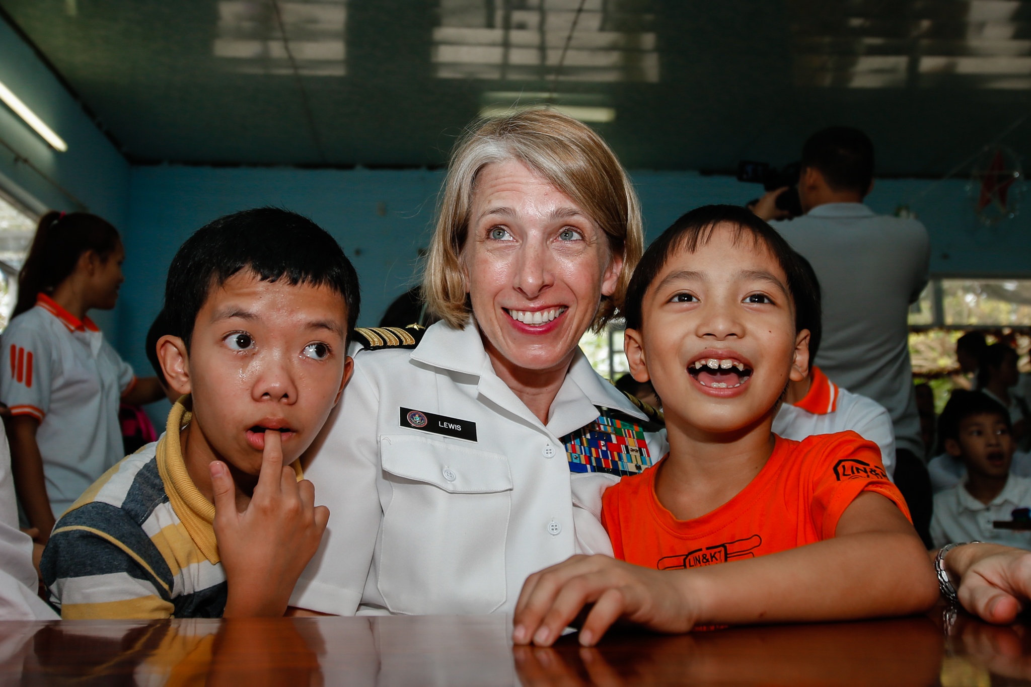 thuy thu My giao luu tre em chat doc da cam anh 7