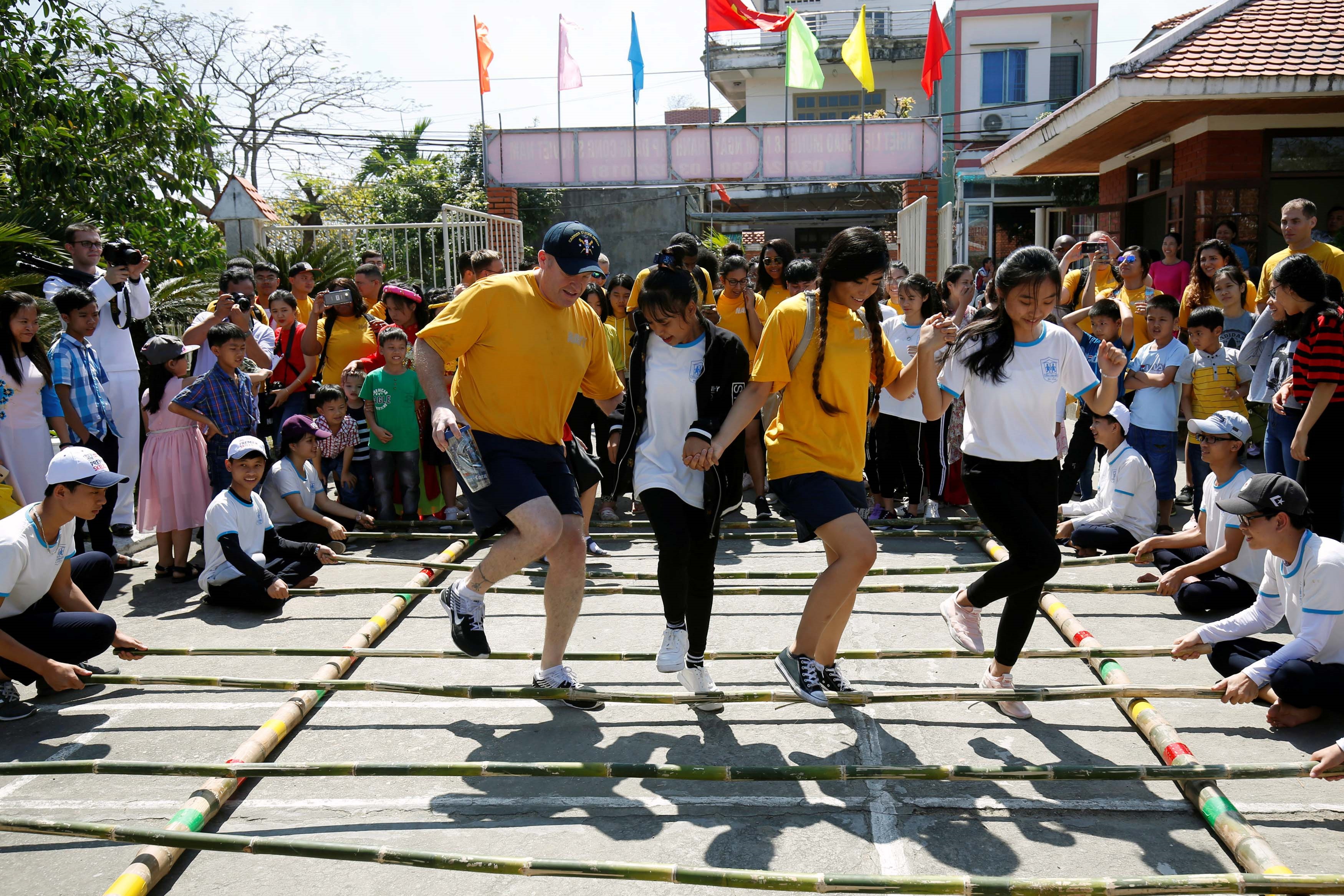 tau USS Carl Vinson tham Viet Nam anh 8