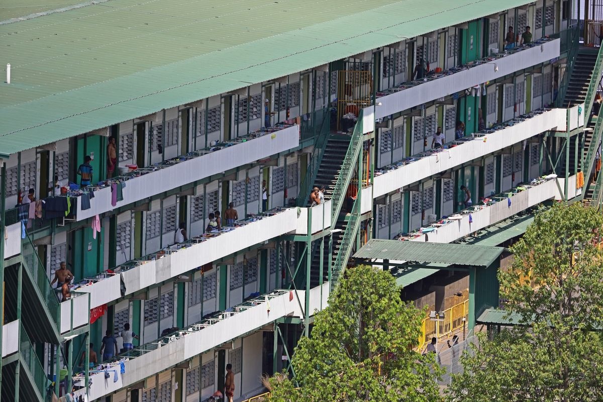 dich COVID-19,  mo cua lai nen kinh te,  cach ly,  phong toa,  dai dich anh 4