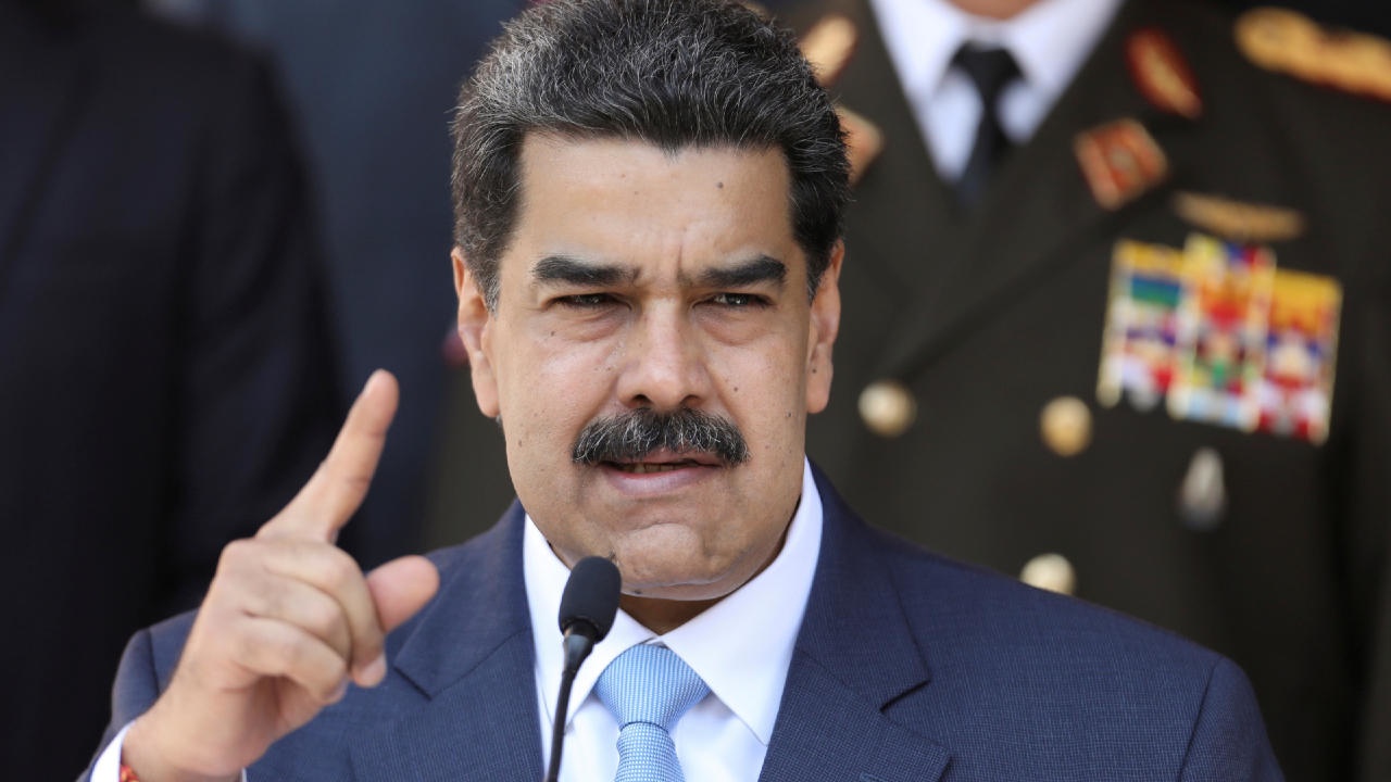 Maduro ra toi hau thu yeu cau dai su EU roi Venezuela trong 72 gio hinh anh