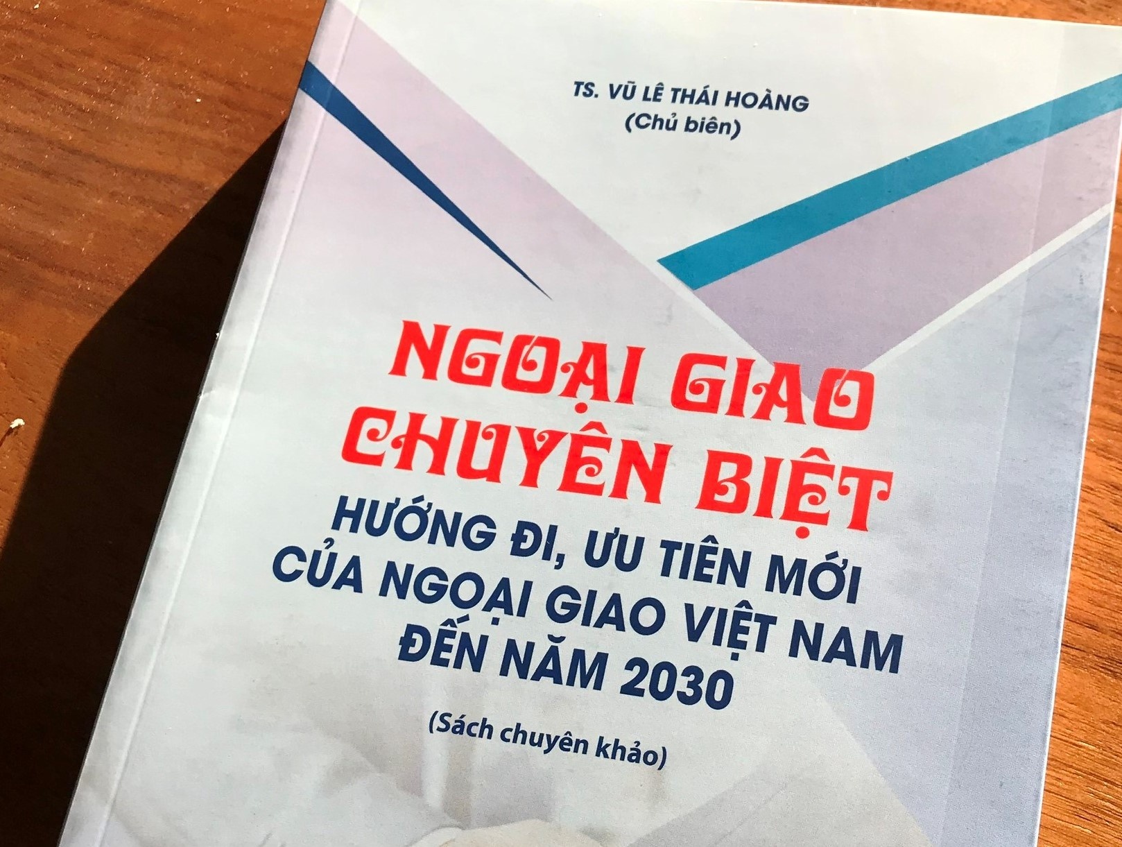 Chinh sach doi ngoai va nhung lua chon tu ‘ngoai giao chuyen biet’ hinh anh