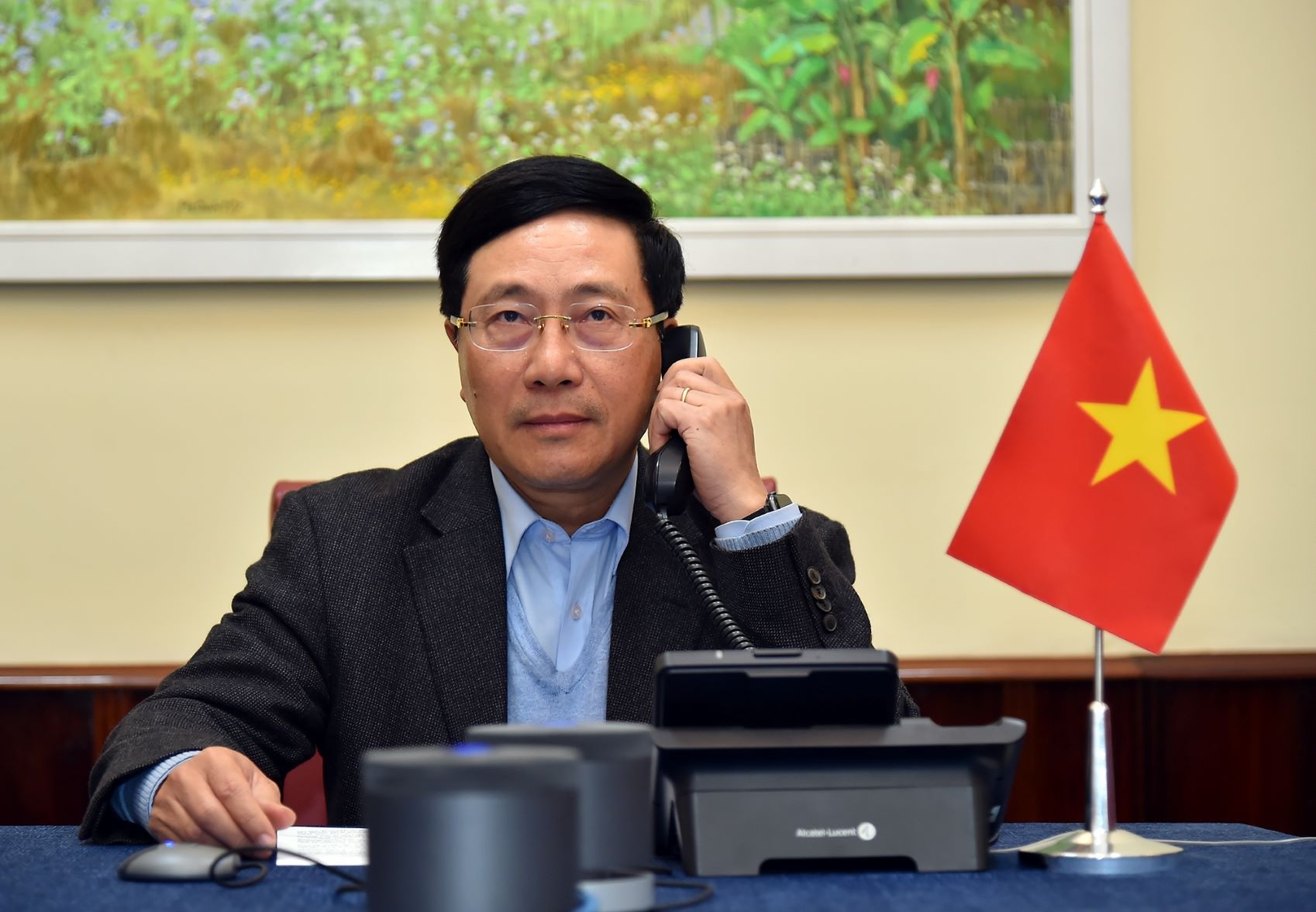 Pho thu tuong Pham Binh Minh dien dam voi Ngoai truong My Pompeo hinh anh