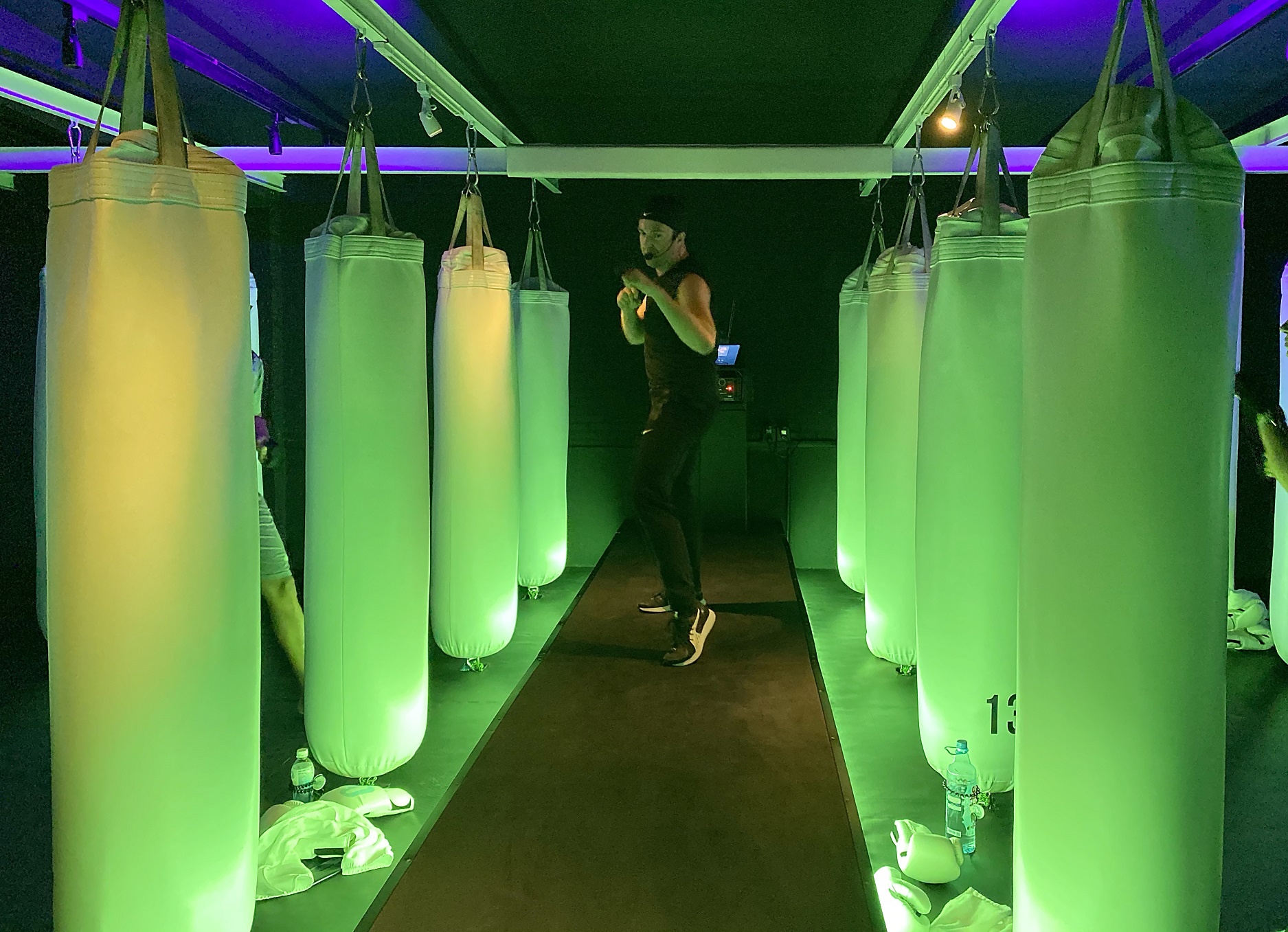 Phong gym mo cua lai, chu nuoc ngoai van chua het lo hinh anh