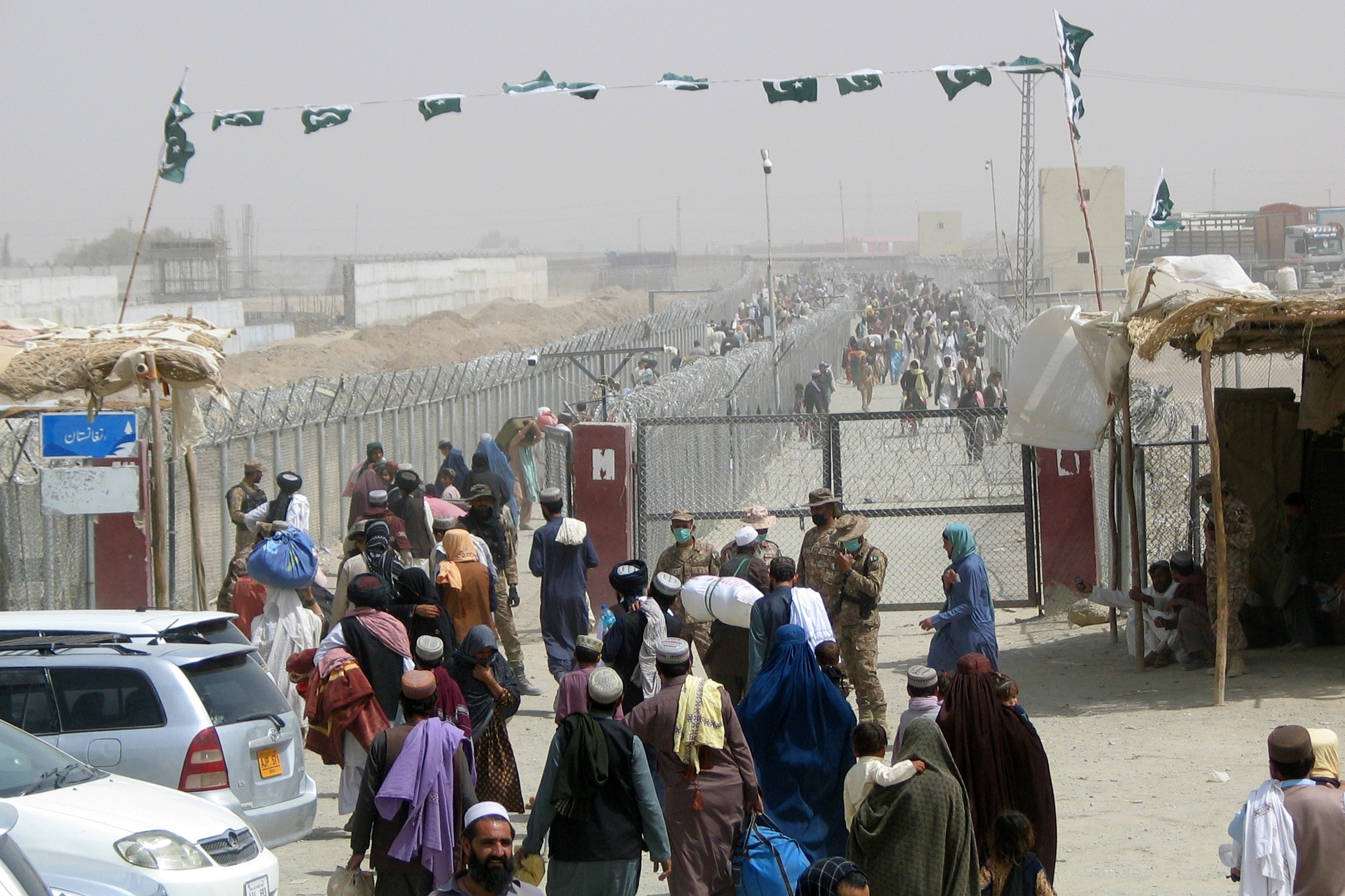 Taliban bao vay Kabul anh 2