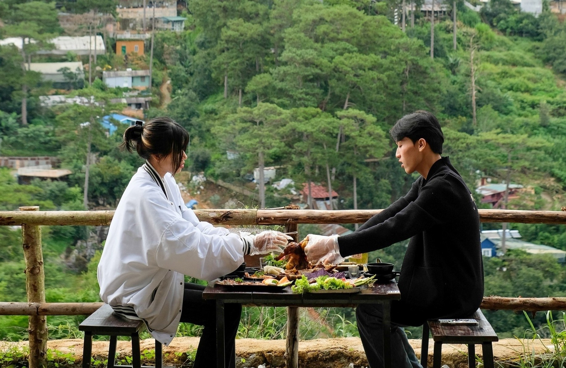 Nguoi tre an gi khi len Da Lat tron nong hinh anh