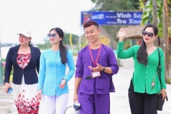 Nam huong dan vien duyen dang o mien Tay hinh anh