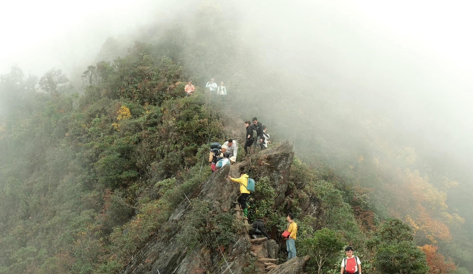 dia diem du lich,  leo nui,  dinh Ta Xua,  tinh Yen Bai anh 8