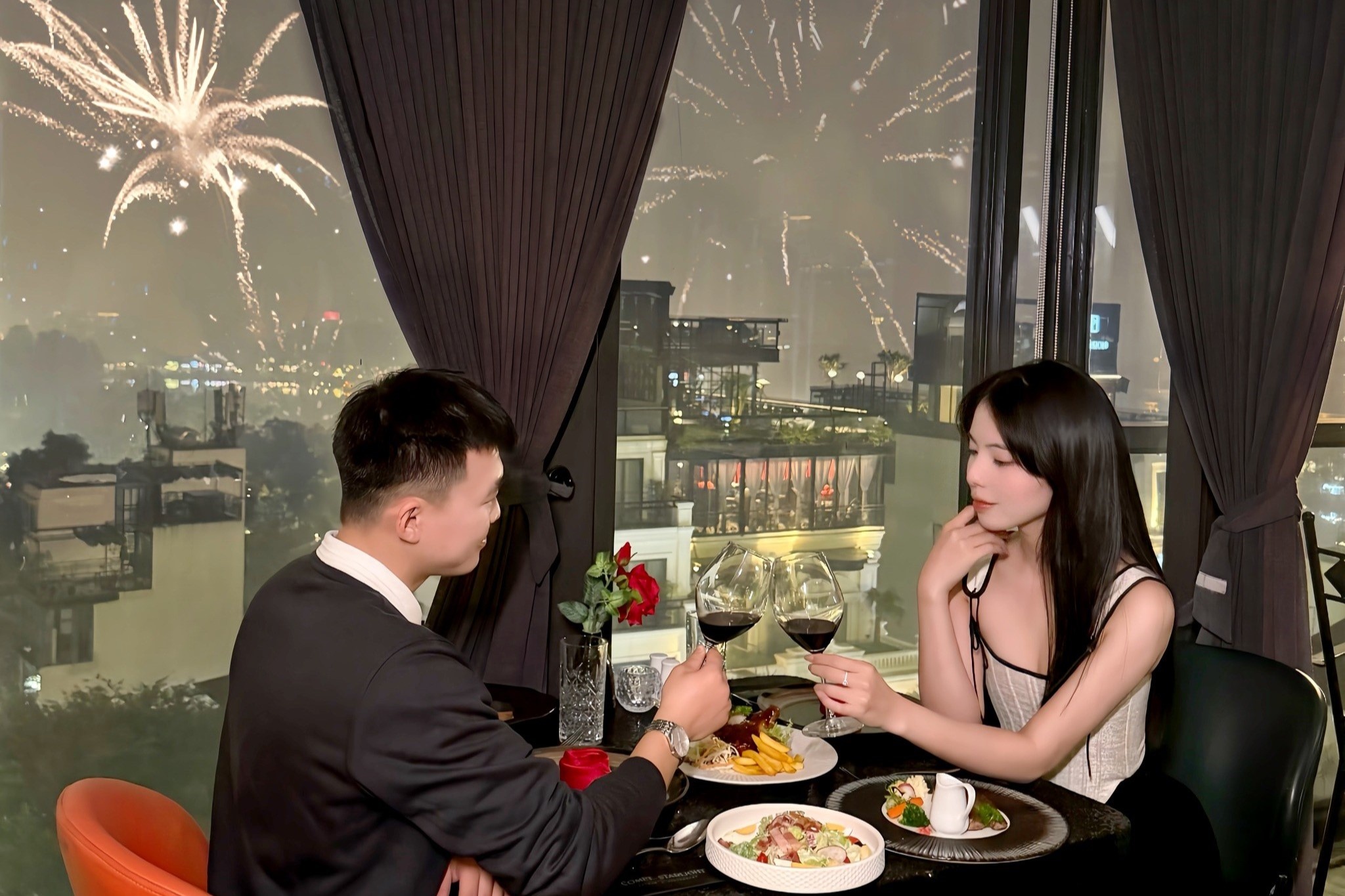 Chi hon 8 trieu/dem de co 'view xin' ngam phao hoa giao thua hinh anh