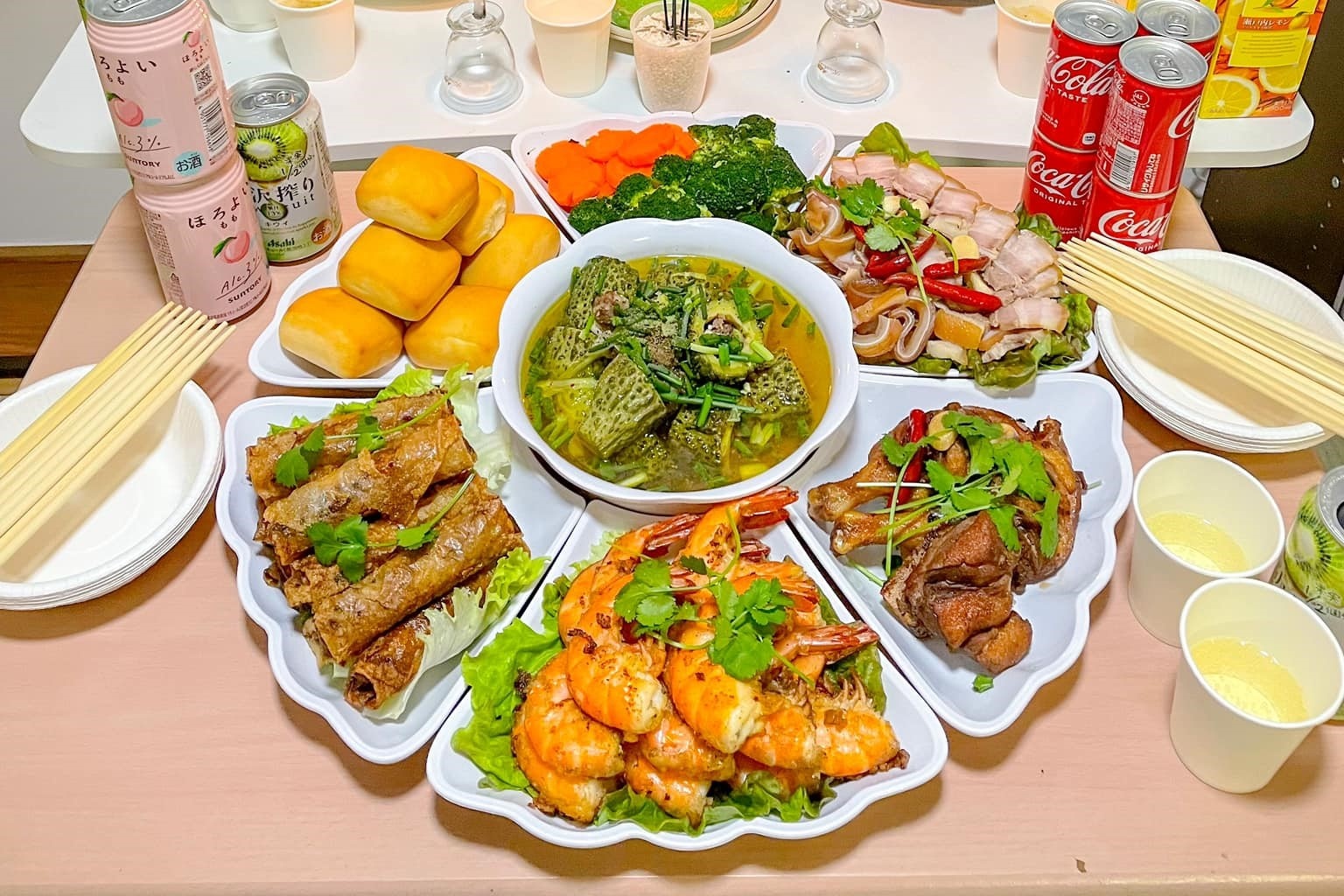 Mam co tat nien ngap tran tren mang xa hoi hinh anh