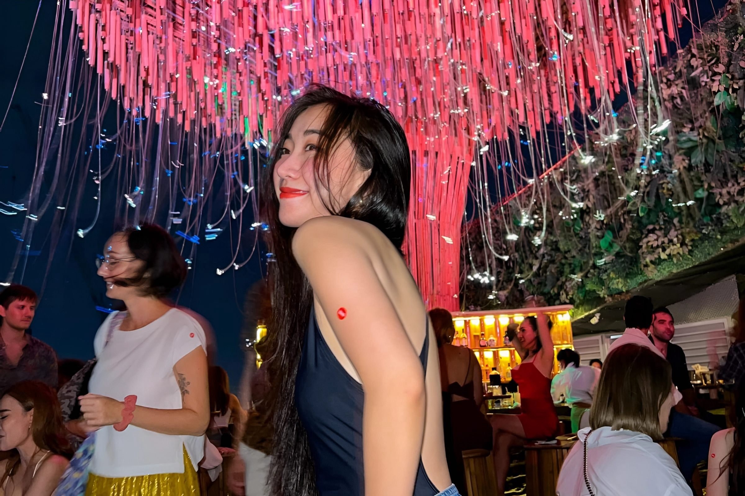 Choi dem dung dieu tai Thai Lan, Singapore va Trung Quoc hinh anh