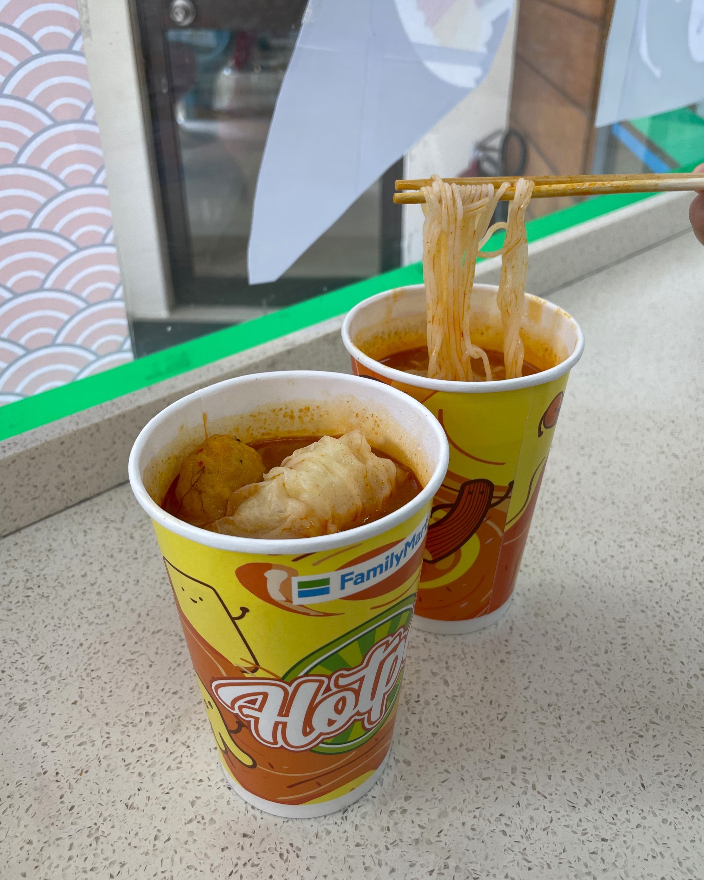 cua hang tien loi anh 6