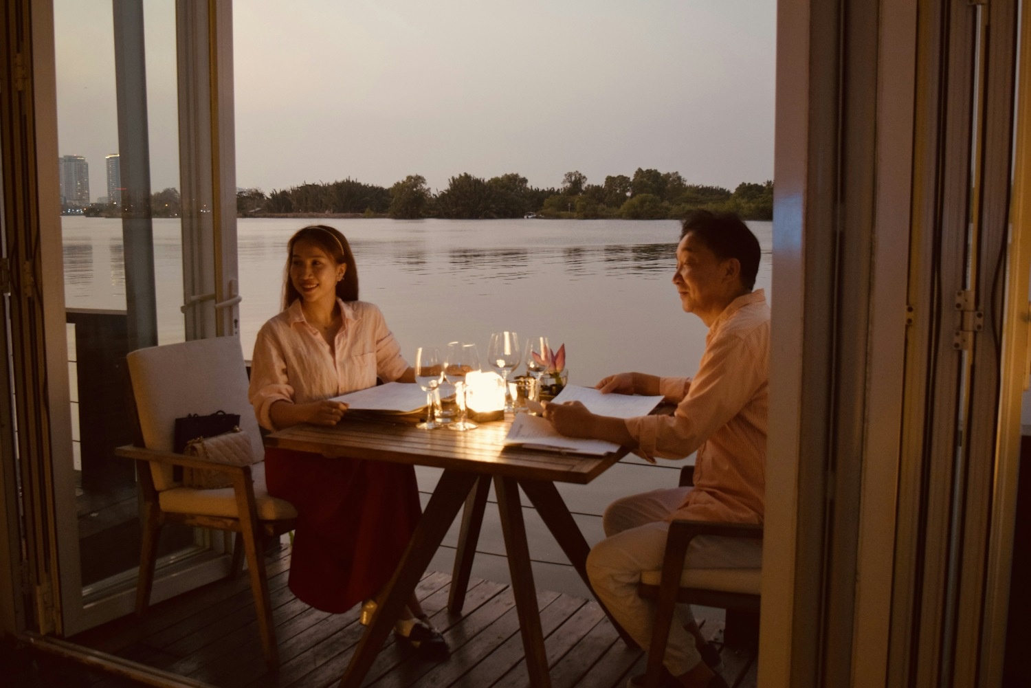 An toi duoi phao hoa dip 30/4 tai TP.HCM hinh anh