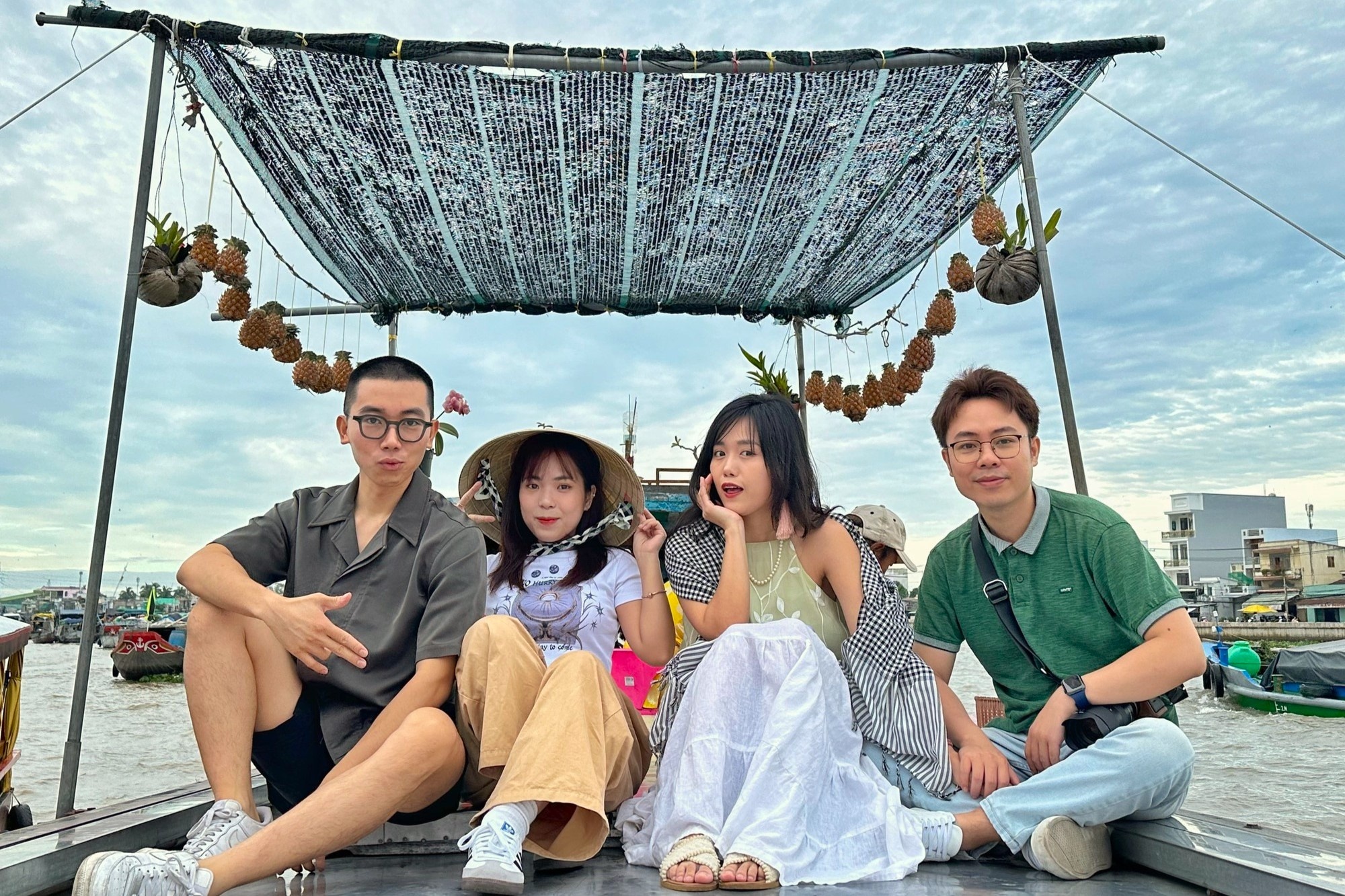 Trao luu ru ban cung ve que, du lich dia phuong dip 2/9 hinh anh