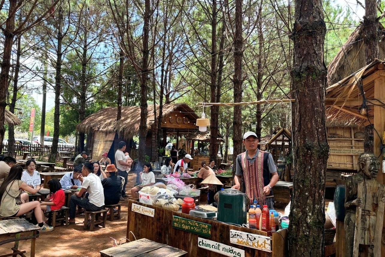 Mang Den 'chay phong' chi sau 2 ngay nghi le dip 2/9 hinh anh