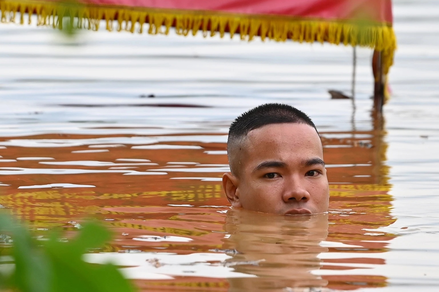 Cach xu ly nuoc an uong trong mua lu lut hinh anh