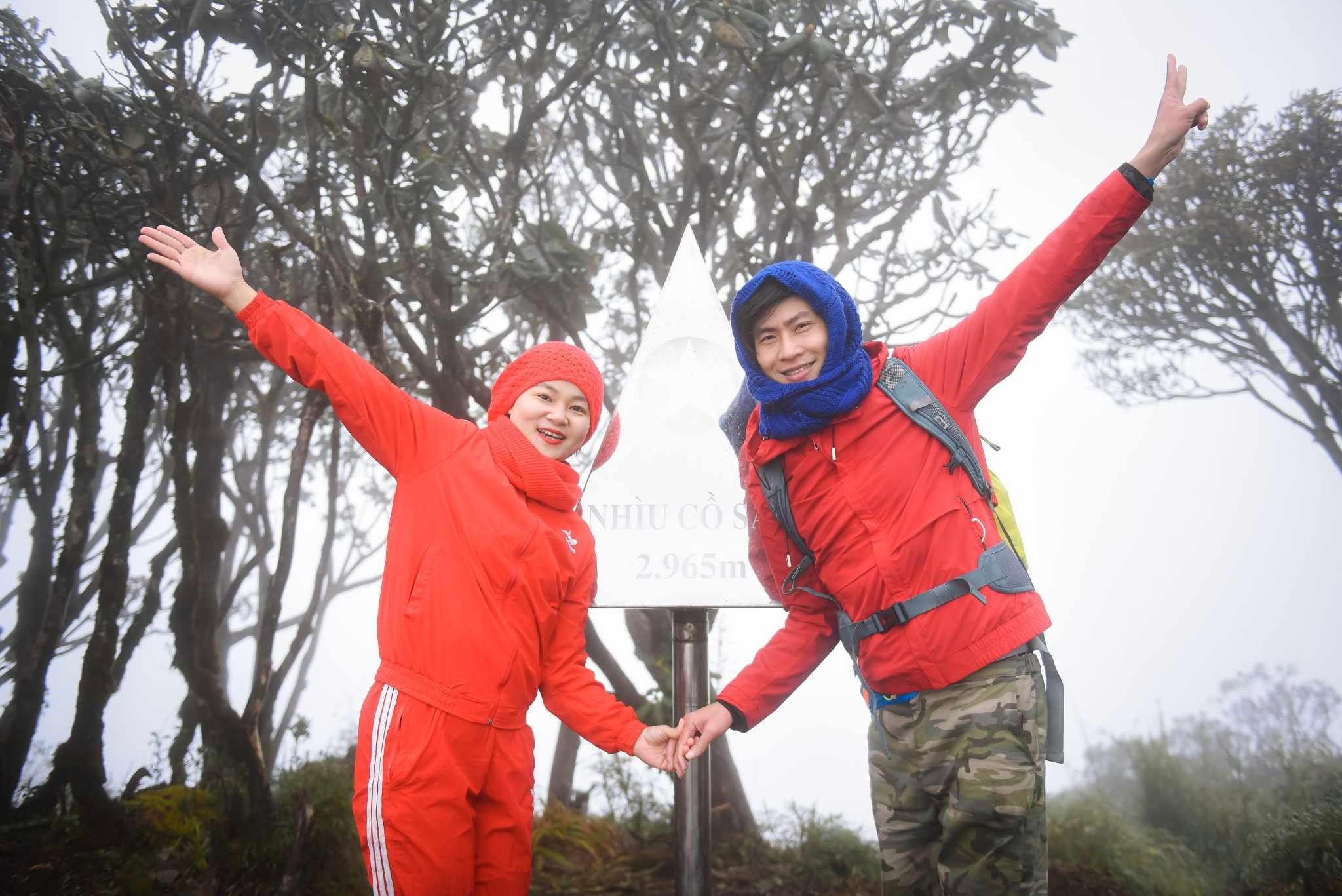 Toi cung chong trekking 10 dinh nui cao cua Viet Nam hinh anh