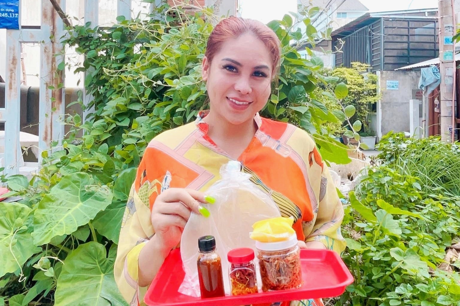 Banh trang tron gia 50.000 dong gay tranh cai cua 'Diva' Cat Thy hinh anh