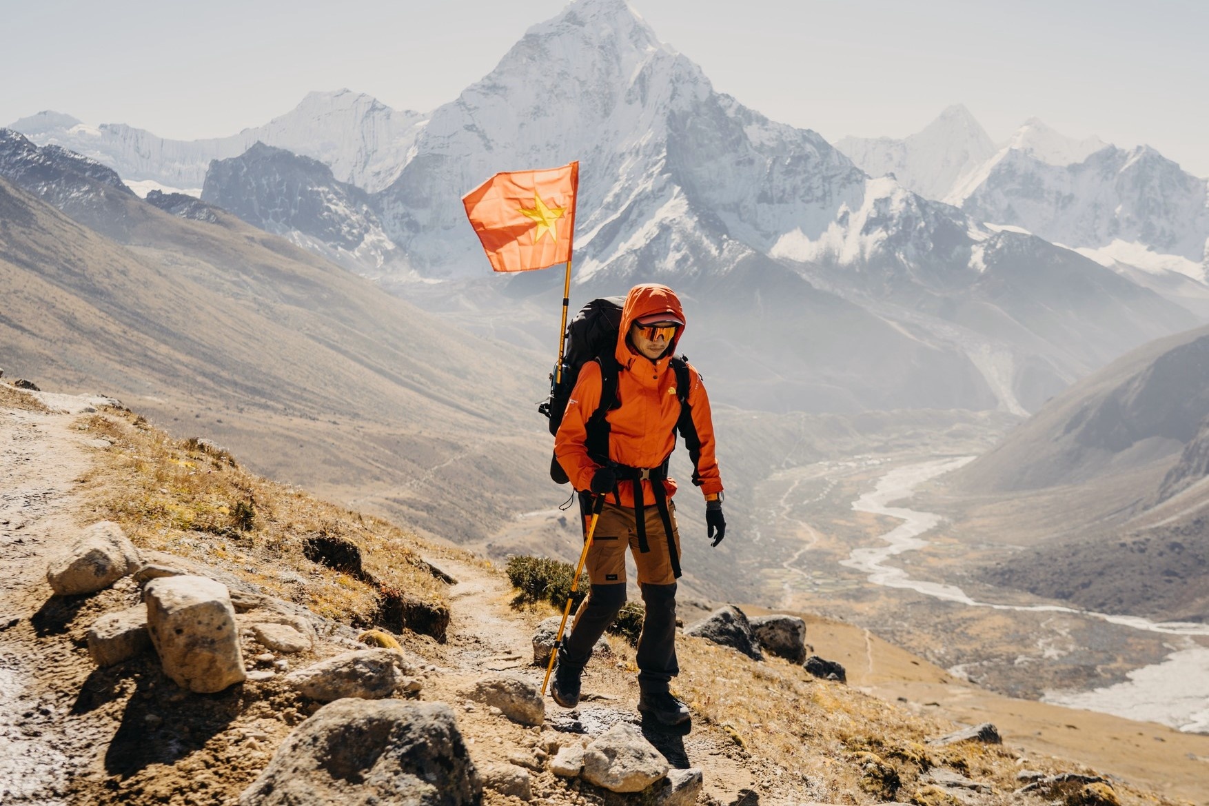 Toi kiet suc khi chinh phuc 3 dinh deo Everest suot 18 ngay hinh anh