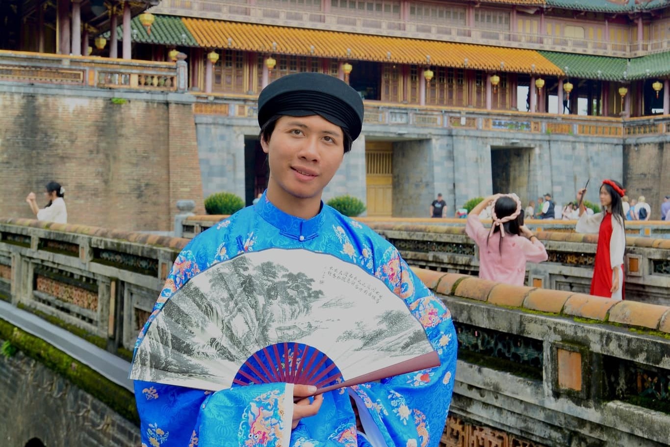 Toi 20 tuoi, mot minh phuot xuyen Viet va ngu o nghia dia hinh anh