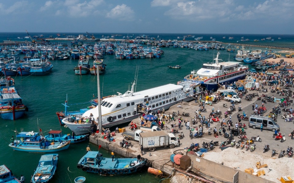 Dao Phu Quy qua goc nhin tre tho hinh anh